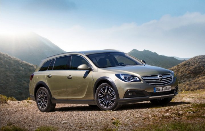 opel-insignia-country-tourer-tre-quarti-anteriore