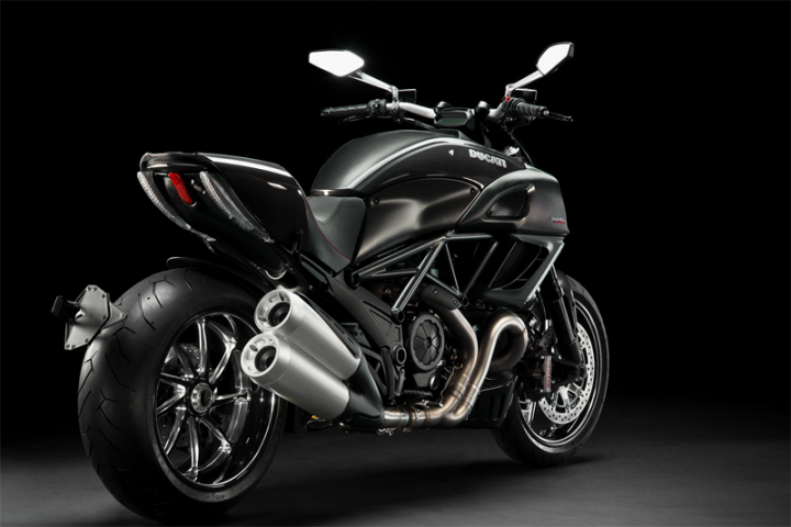 ducati-diavel-carbon-posteriore-destro