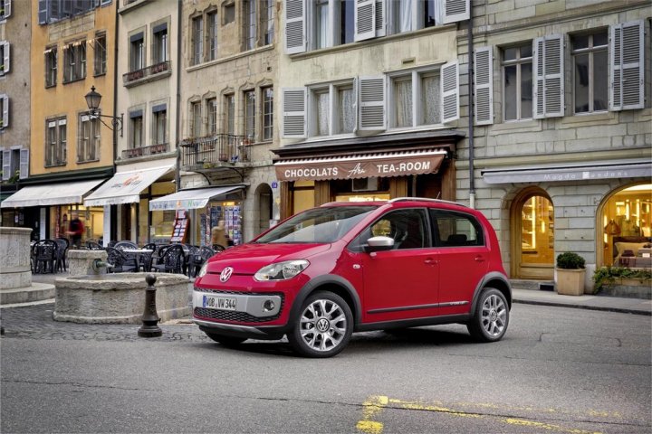 volkswagen-cross-up-rossa