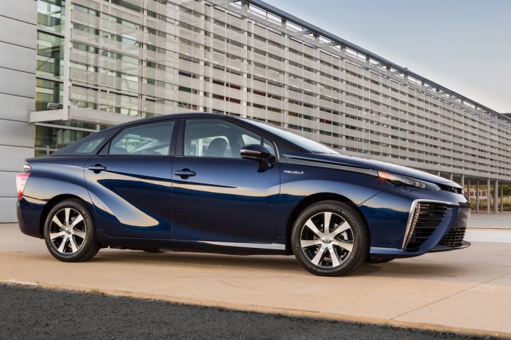 Toyota-Fuel-Cell-Vehicle-04