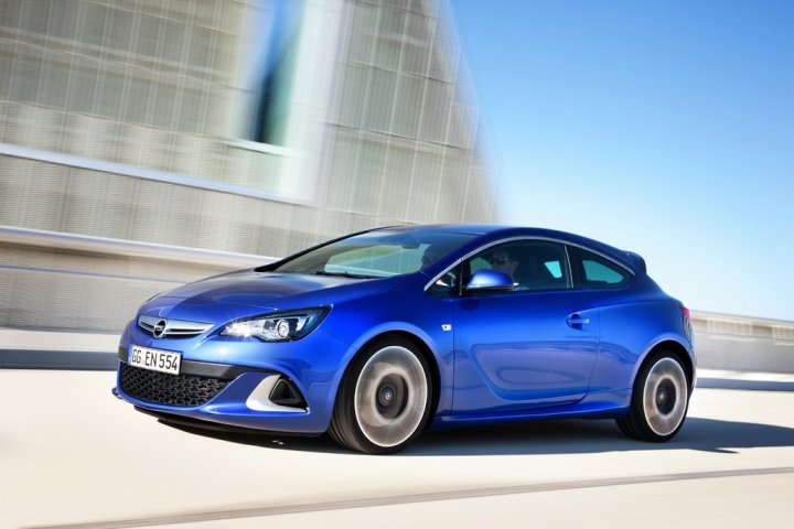 Opel-Astra-OPC-Tre-Quarti