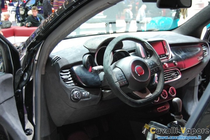 Fiat-500X-Black-Tie-LIVE-Ginevra-Cruscotto