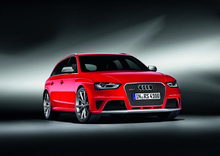 audi-rs-4-avant-anteriore-laterale-destro