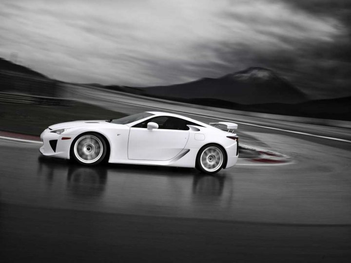 Lexus-LFA-Pista-Lato