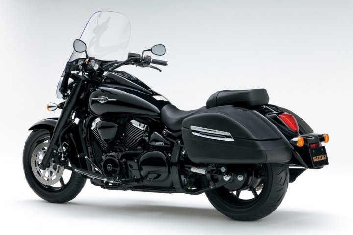 suzuki-intruder-c1500t