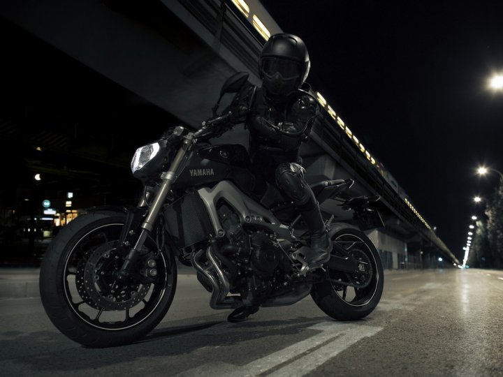 yamaha-mt-09-my-2014-in-strada